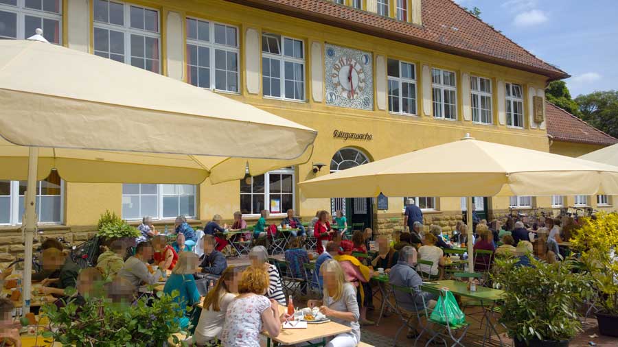 Biergarten der KaffeeWirtschaft auf dem Siegfriedplatz in Bielefeld Biergarten der KaffeeWirtschaft auf dem Siegfriedplatz in Bielefeld