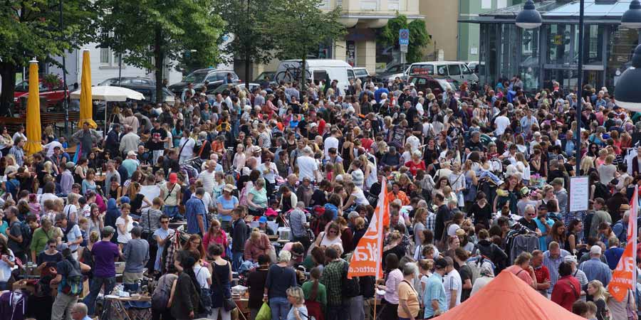 Ein Blick auf den beliebten Tausch- und Trödelmarkt auf dem Siegfriedplatz